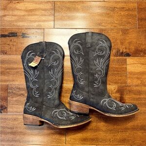 Roper Black Embroidered Heeled Boots